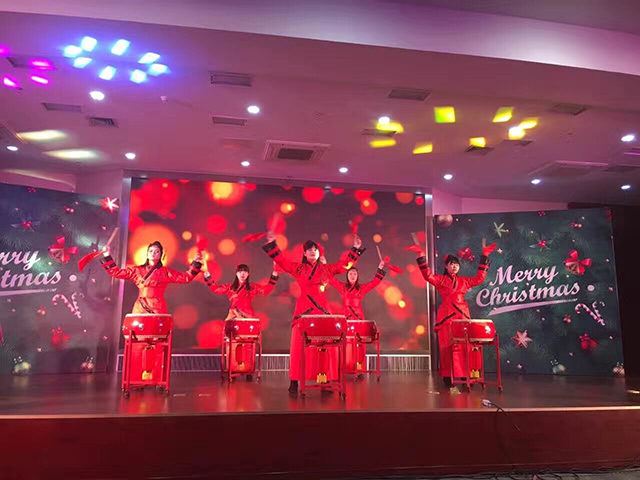 智慧園舉辦圣誕晚會，我司表演開場舞蹈