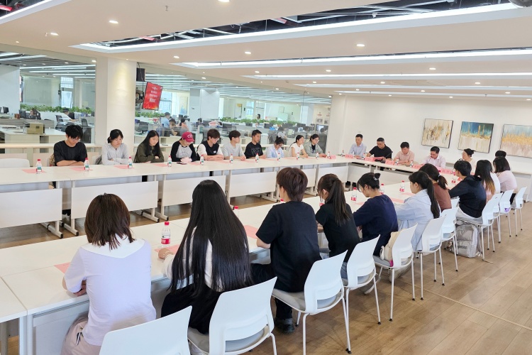 嘉興大學2025年度“啟明助學金”頒發(fā)儀式在我司舉行