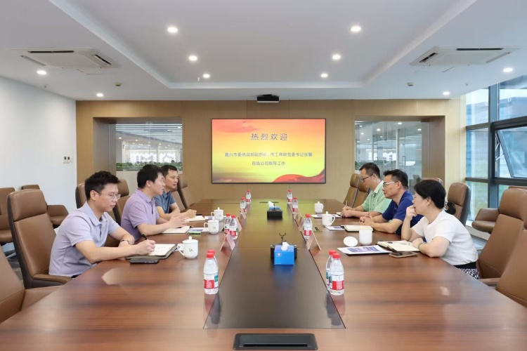 嘉興市委統(tǒng)戰(zhàn)部副部長、市工商聯(lián)黨委書記張翼蒞臨公司調研